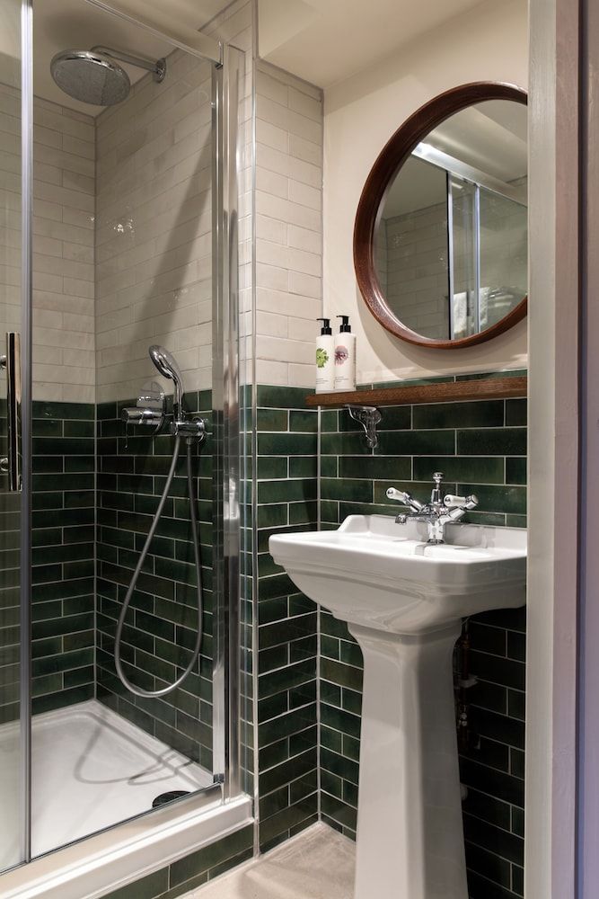 The Carnarvon Arms Classic Double Room 10