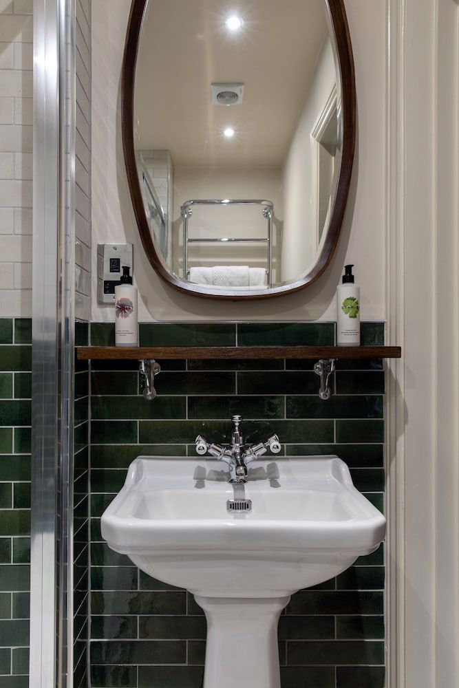 The Carnarvon Arms Classic Room 5