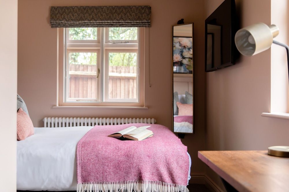 The Carnarvon Arms Classic Room 6