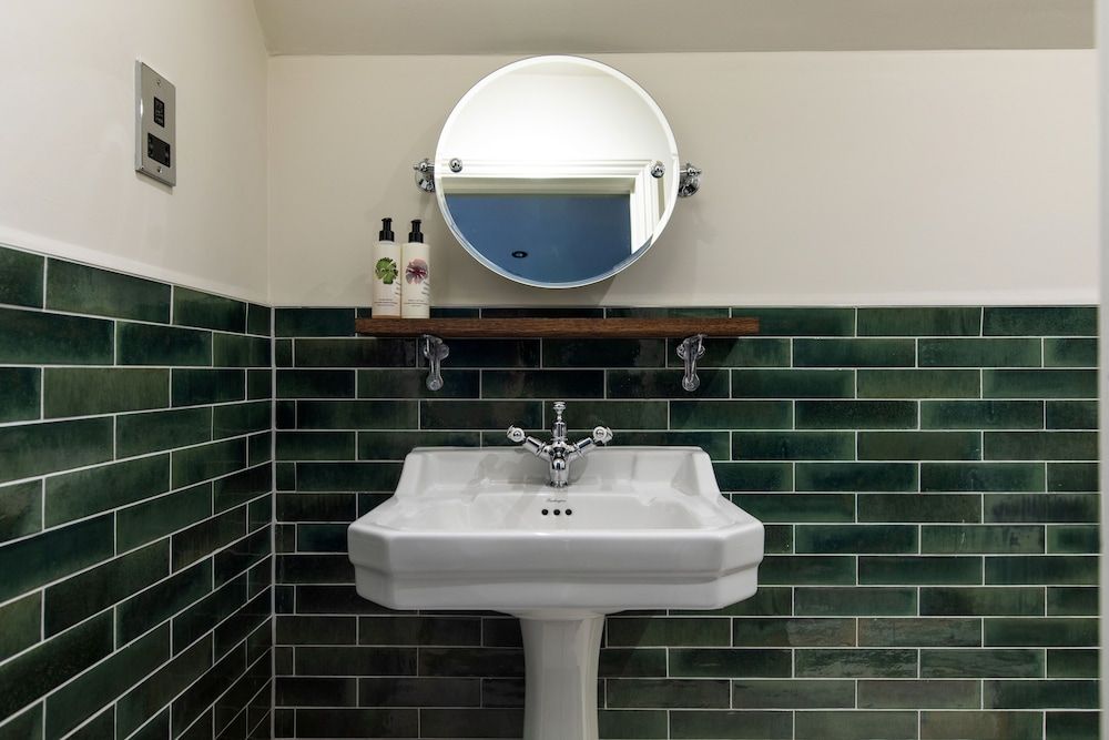 The Carnarvon Arms Classic Double Room 9