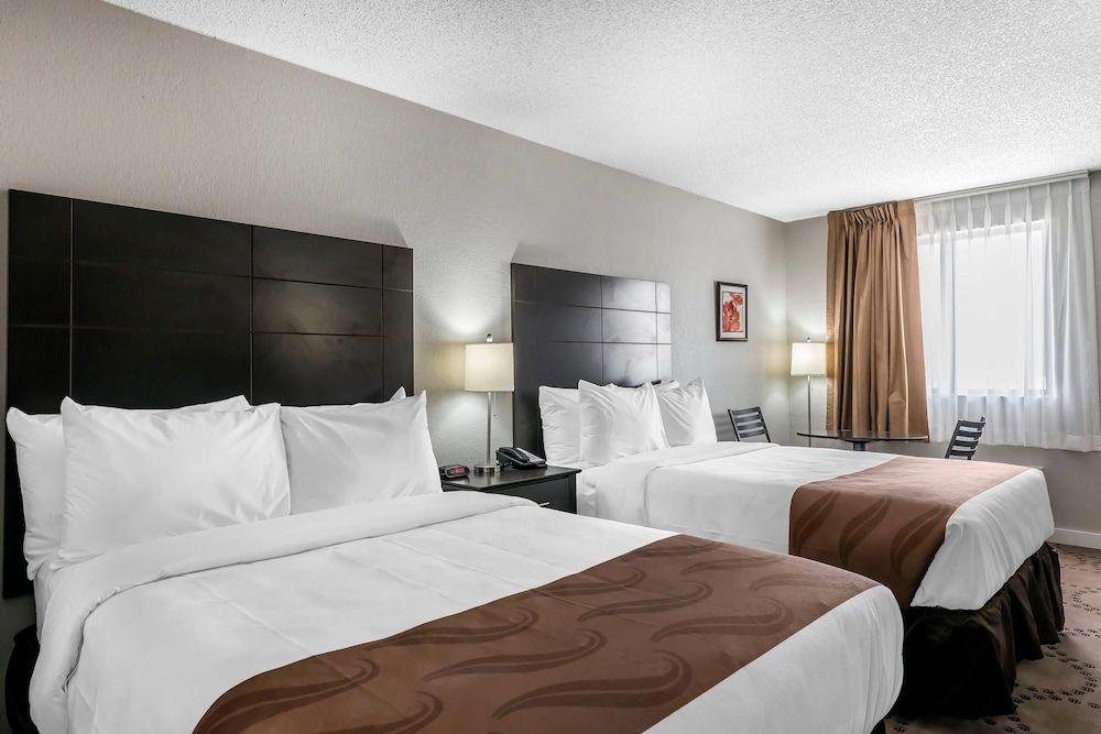 Quality Inn & Suites Kissimmee by The Lake Room, 2 Double Beds, Lake View 3