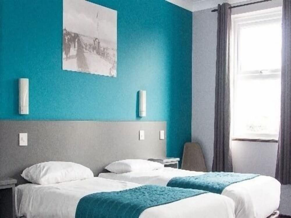 Oyster Fleet Hotel Twin Room, Ensuite