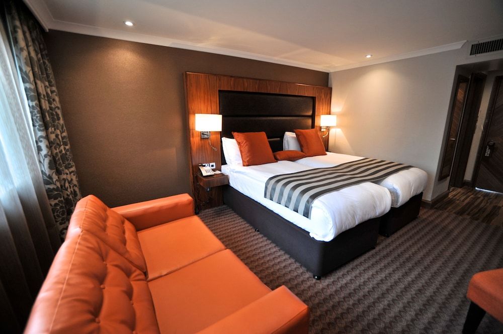 Frensham Pond Country House Hotel & Spa Basic Twin Room 3