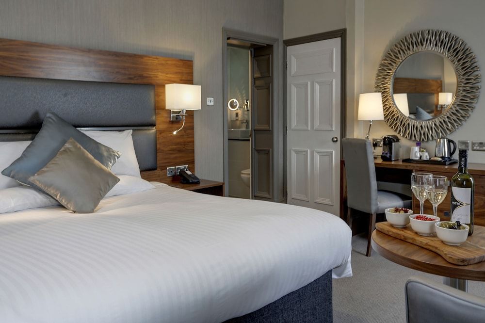 Best Western Chilworth Manor Hotel Suite, 1 King Bed, Non Smoking