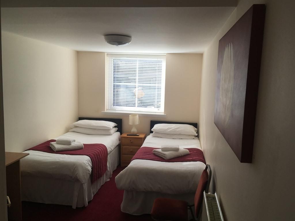 Novar Arms Hotel Twin room-Standard-Ensuite with Shower 2