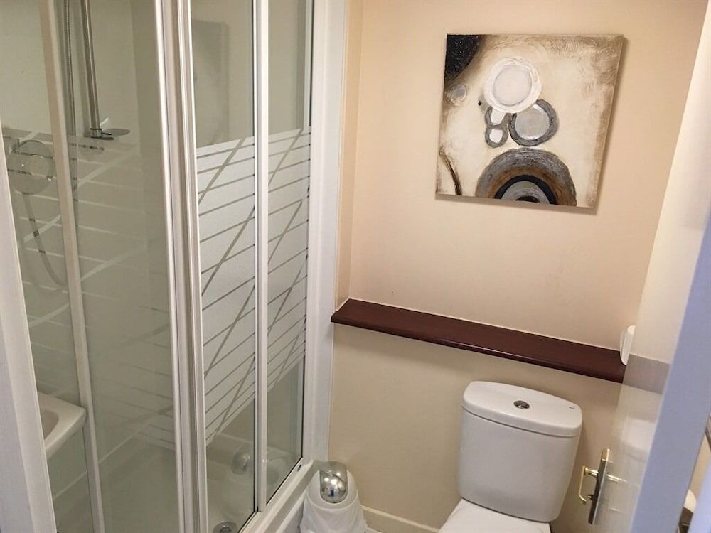 Novar Arms Hotel Standard Single Room, Ensuite 7