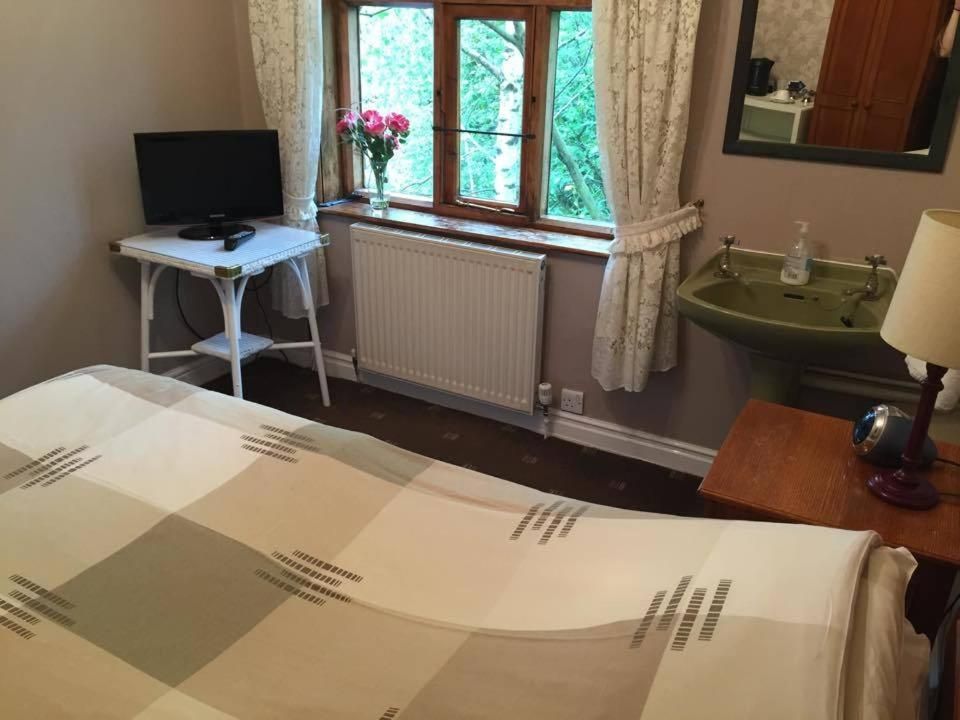 Single Room with Shared Bathroom