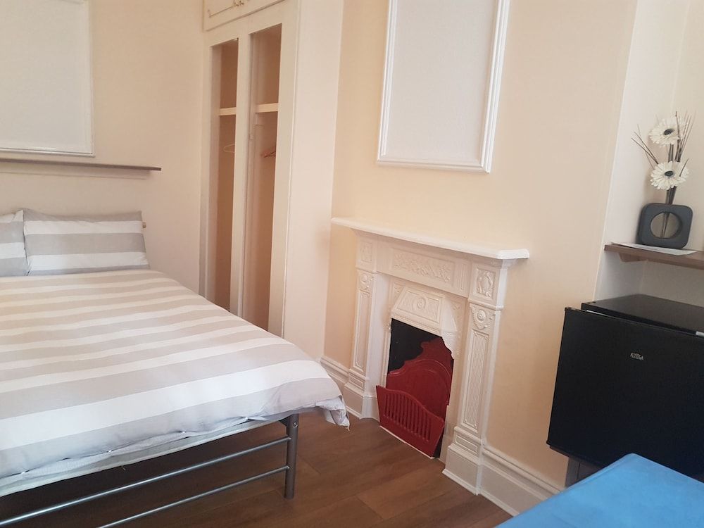 Glenfield Lodge Guest House Double Room, Shared Bathroom 2