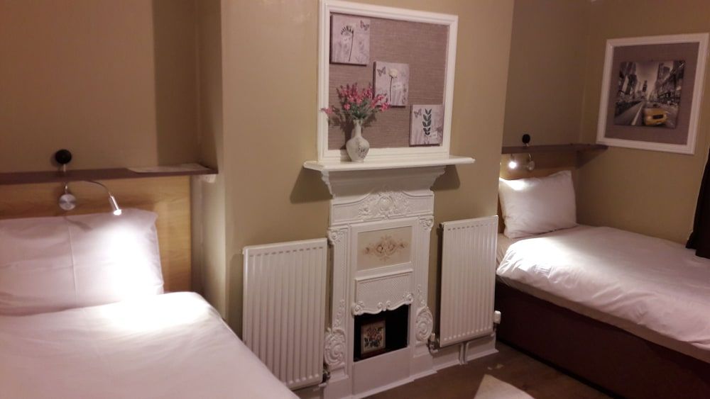 Glenfield Lodge Guest House Twin Room, Shared Bathroom 2