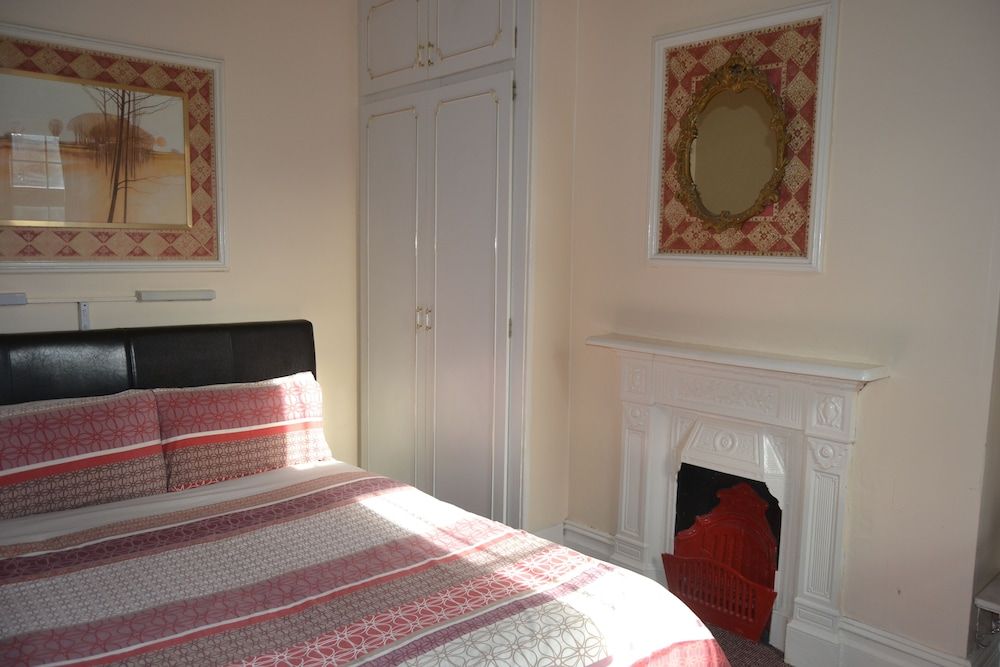 Glenfield Lodge Guest House Double Room, Shared Bathroom 3