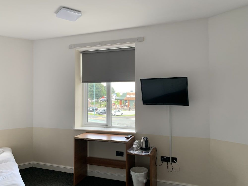 Imperial Salford Hotel Family Quadruple Room, Multiple Beds, Non Smoking, Ensuite 6