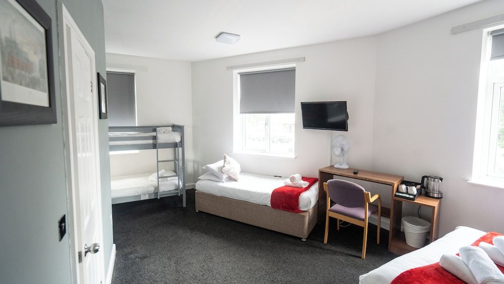 Imperial Salford Hotel Family Quadruple Room, Multiple Beds, Non Smoking, Ensuite 3