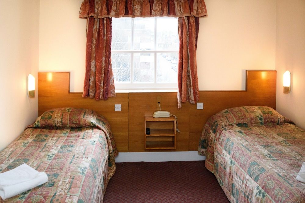 Seymour Hotel Twin Room