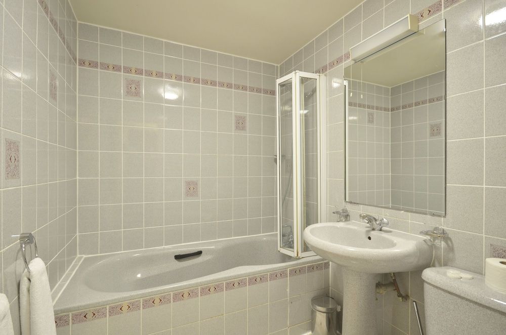 Seymour Hotel Quadruple Room 5