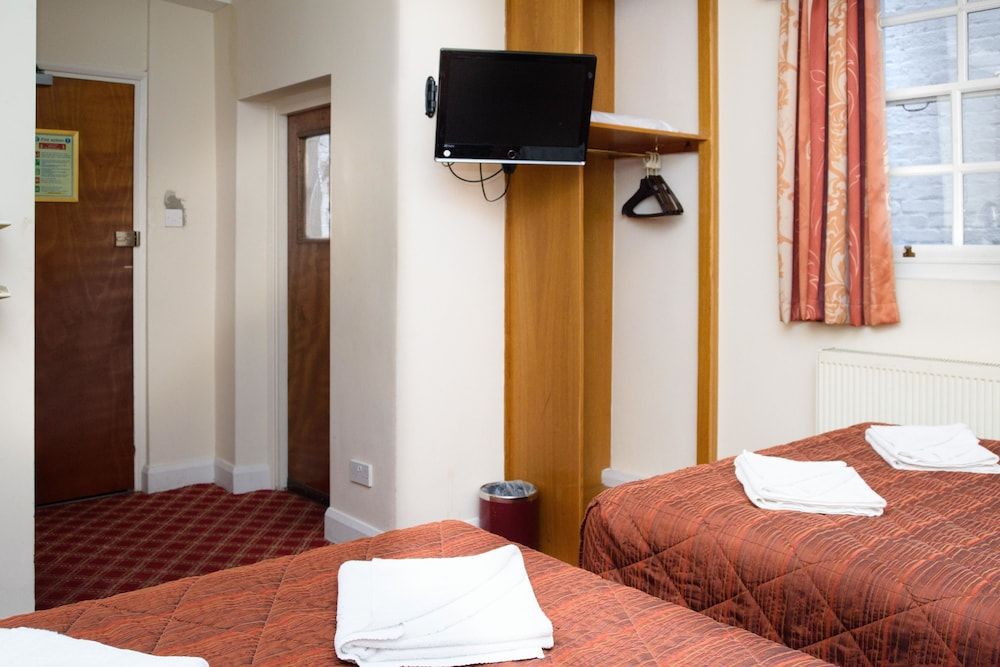 Seymour Hotel Quadruple Room 2