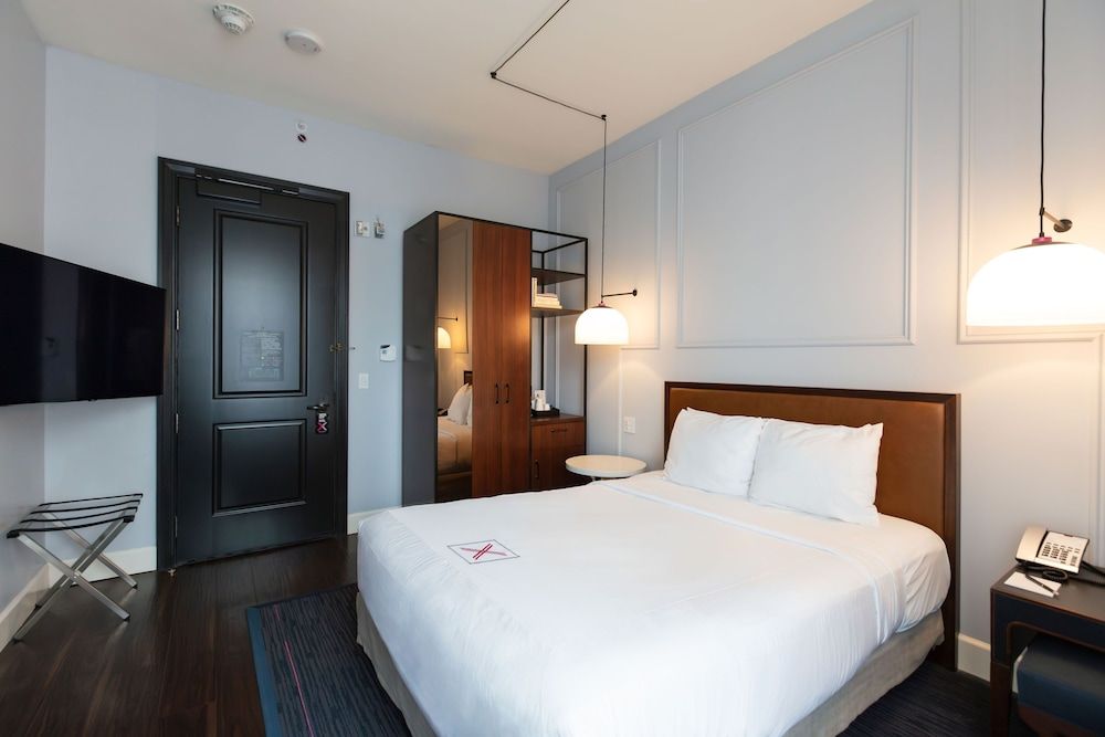 Axiom Hotel Room, 1 Queen Bed (Nano)