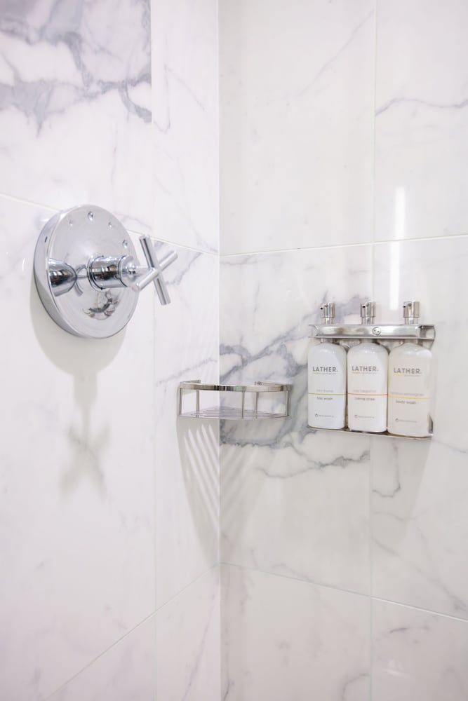 Axiom Hotel Room, 1 Queen Bed (Nano) 6