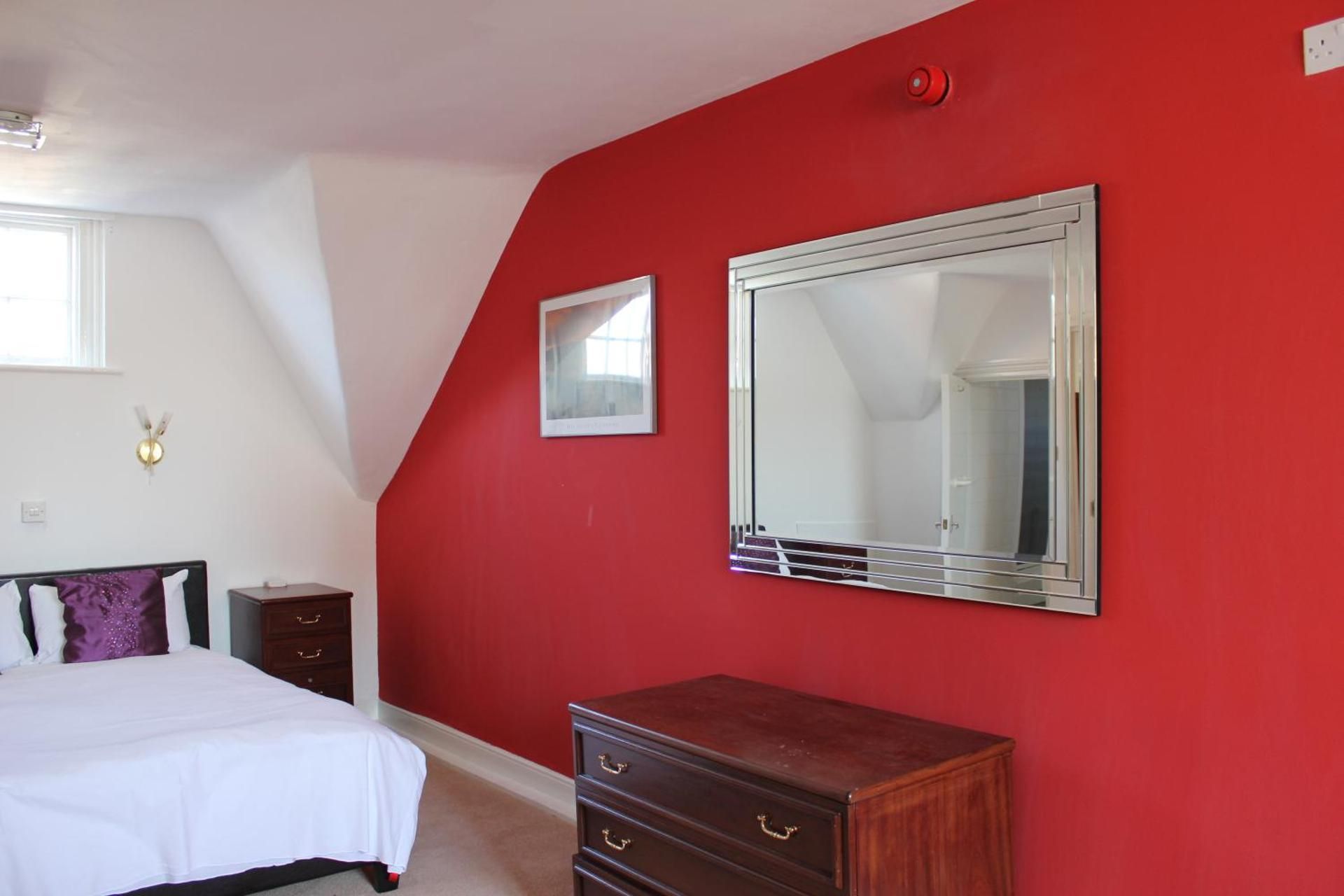 Family Room (2 Adults + 2 Children)