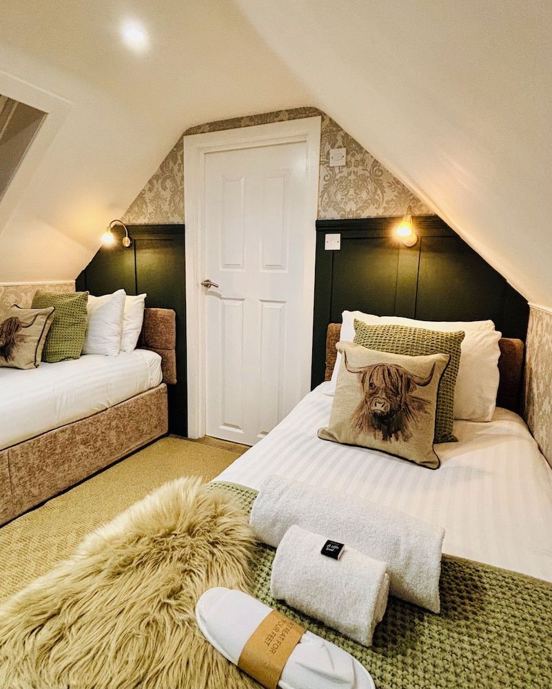 Twin Room (Top Floor)