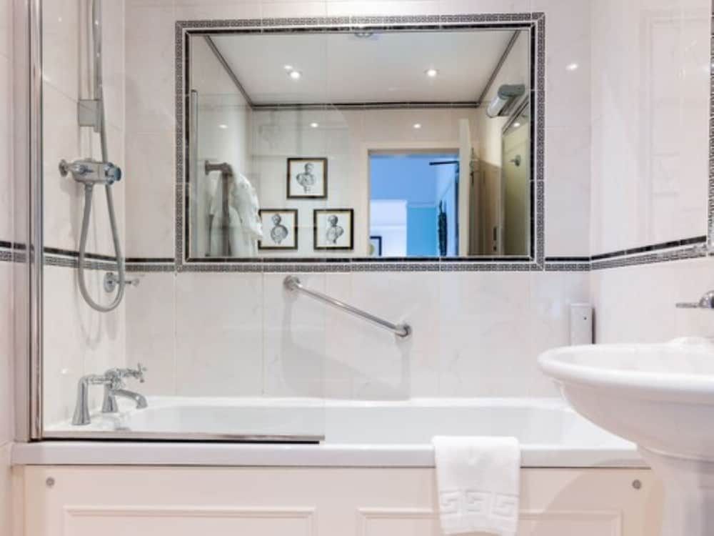 The Montagu Arms Hotel Suite (House Suite) 5