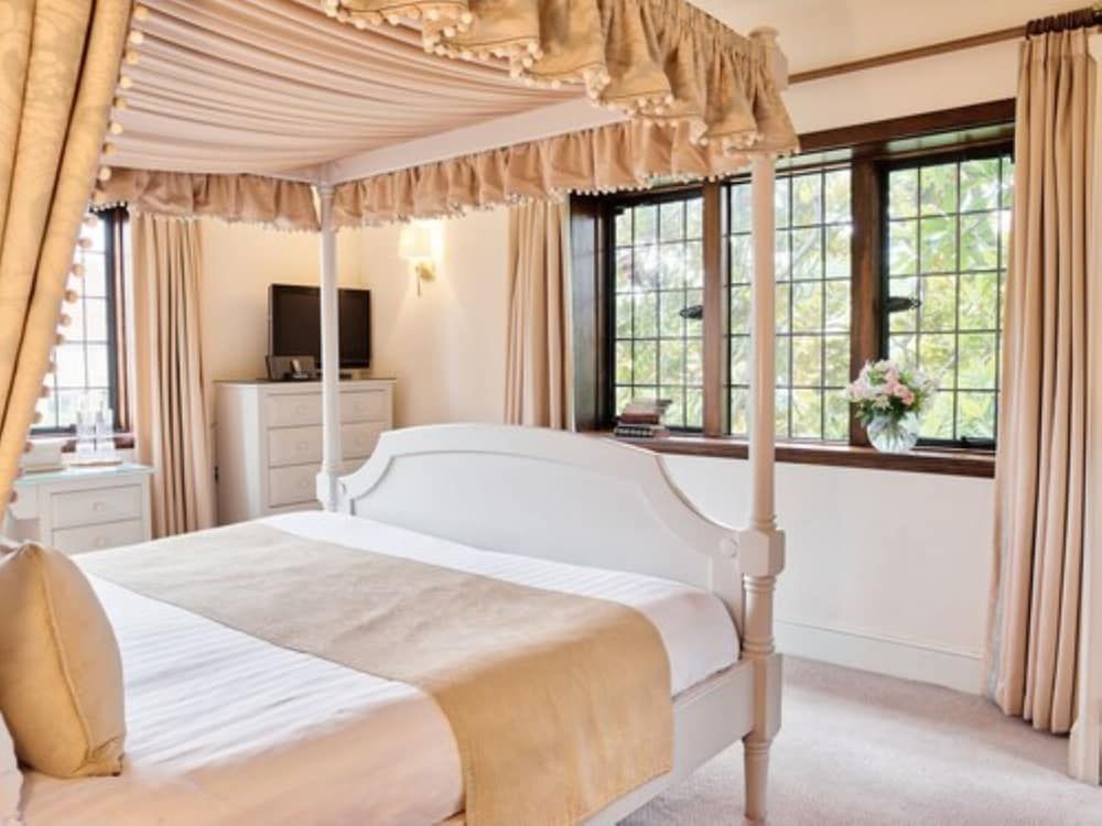 The Montagu Arms Hotel Suite (House Suite) 3