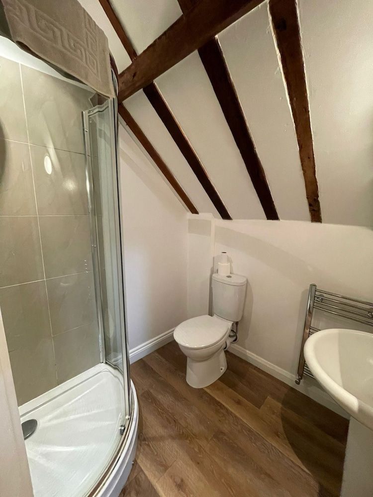 The Lower Bell Double Room, Ensuite 5