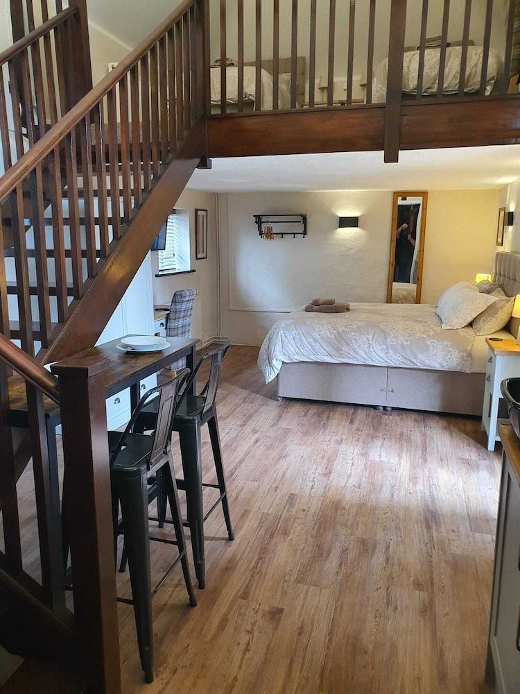 The Lower Bell Deluxe Suite, Ensuite, Courtyard View