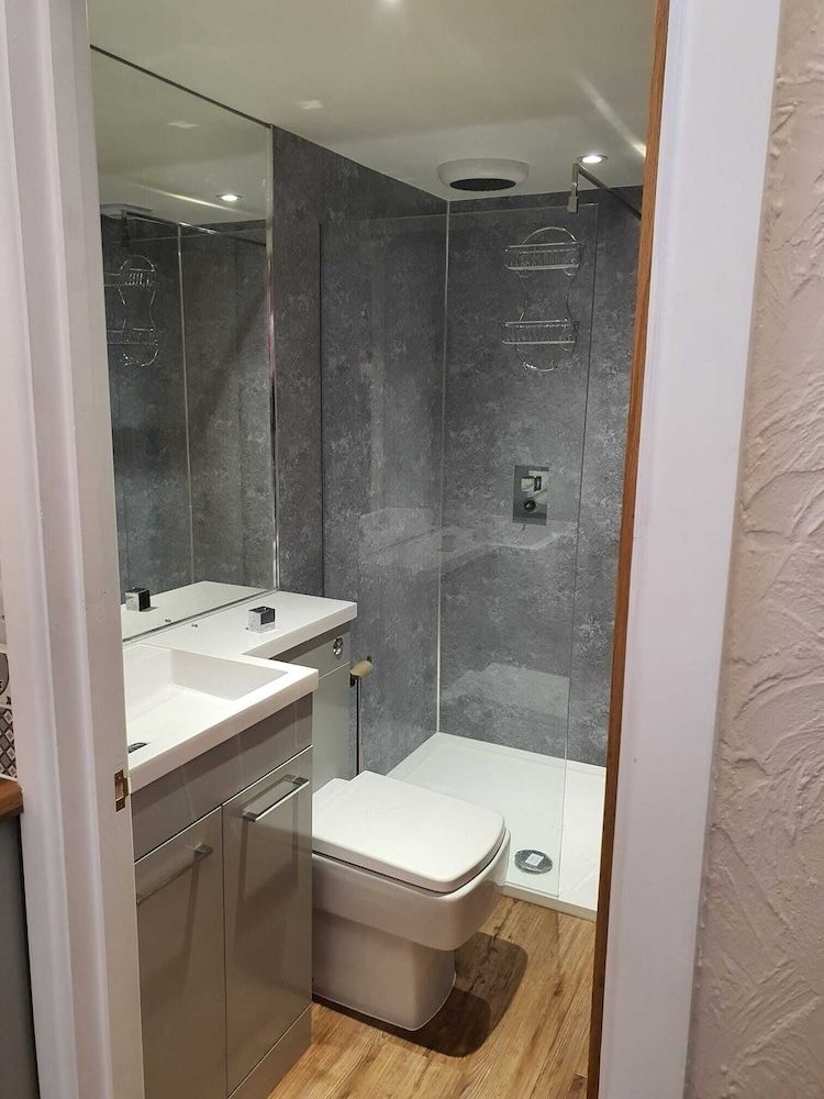 The Lower Bell Deluxe Suite, Ensuite, Courtyard View 6