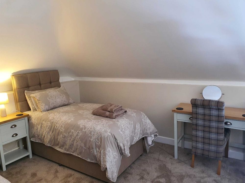 The Lower Bell Deluxe Suite, Ensuite, Courtyard View 3