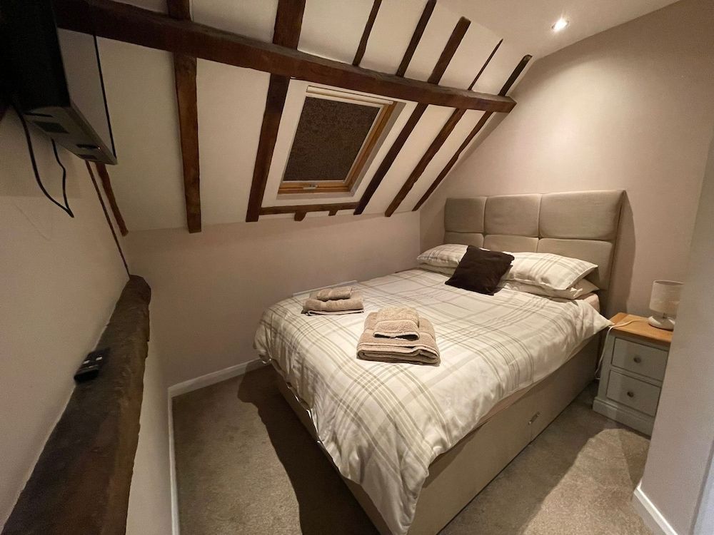 The Lower Bell Double Room, Ensuite 2