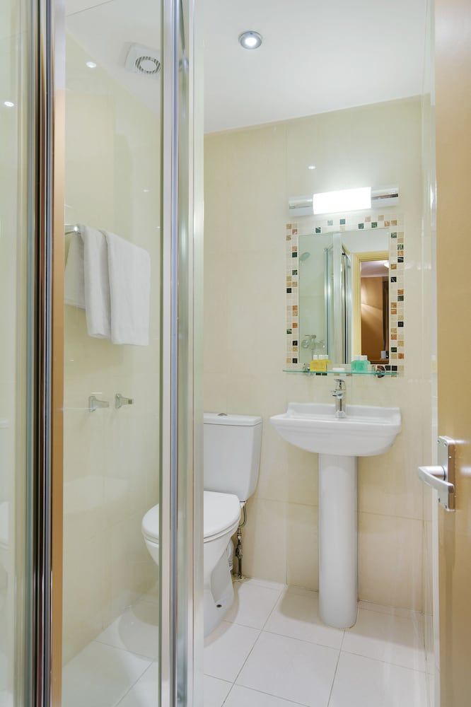 The Craven Hotel Twin Room 11