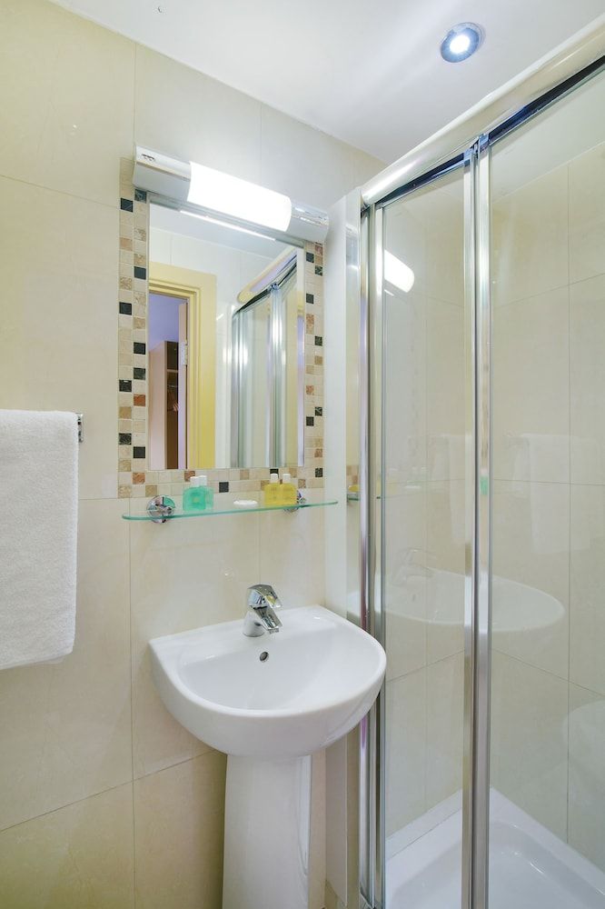 The Craven Hotel Twin Room 8