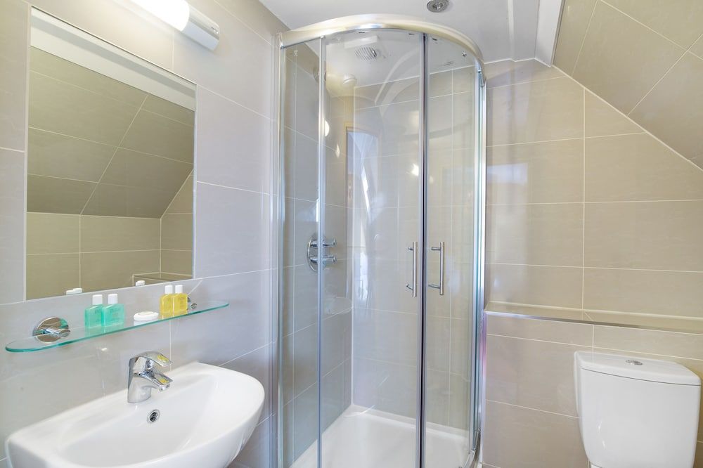 The Craven Hotel Twin Room 9