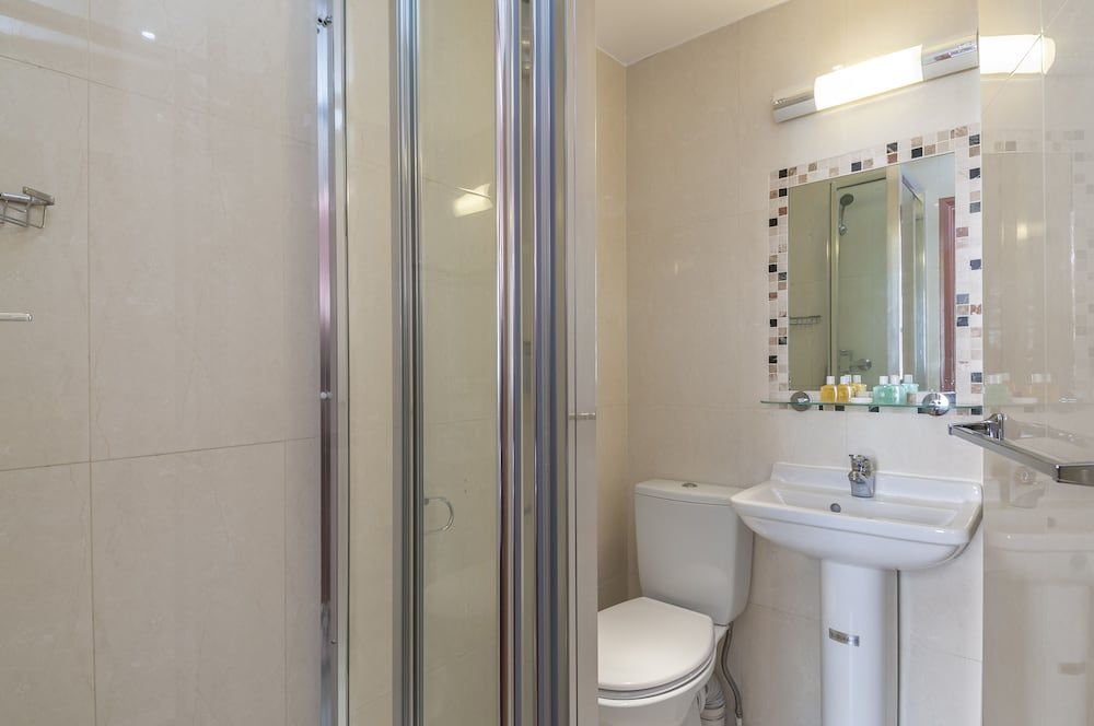 The Craven Hotel Twin Room 5