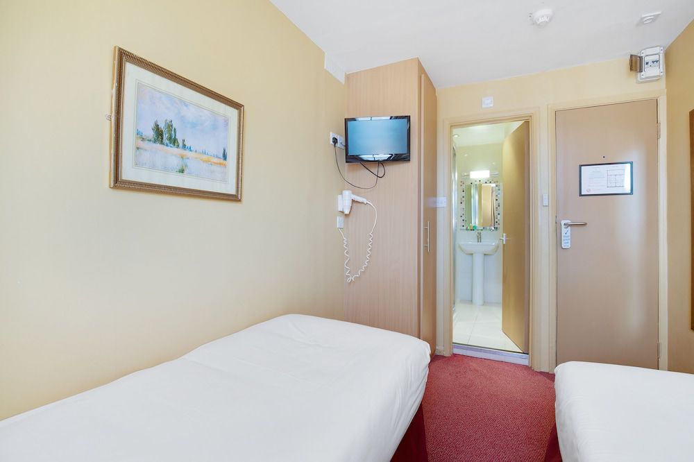 The Craven Hotel Twin Room 3