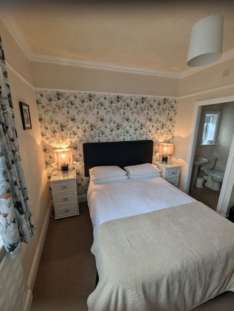 Standard Double Room, Ensuite (Rhuddlan)