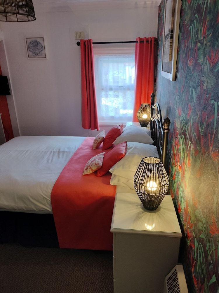 Double Room, Ensuite (Dolbadarn)