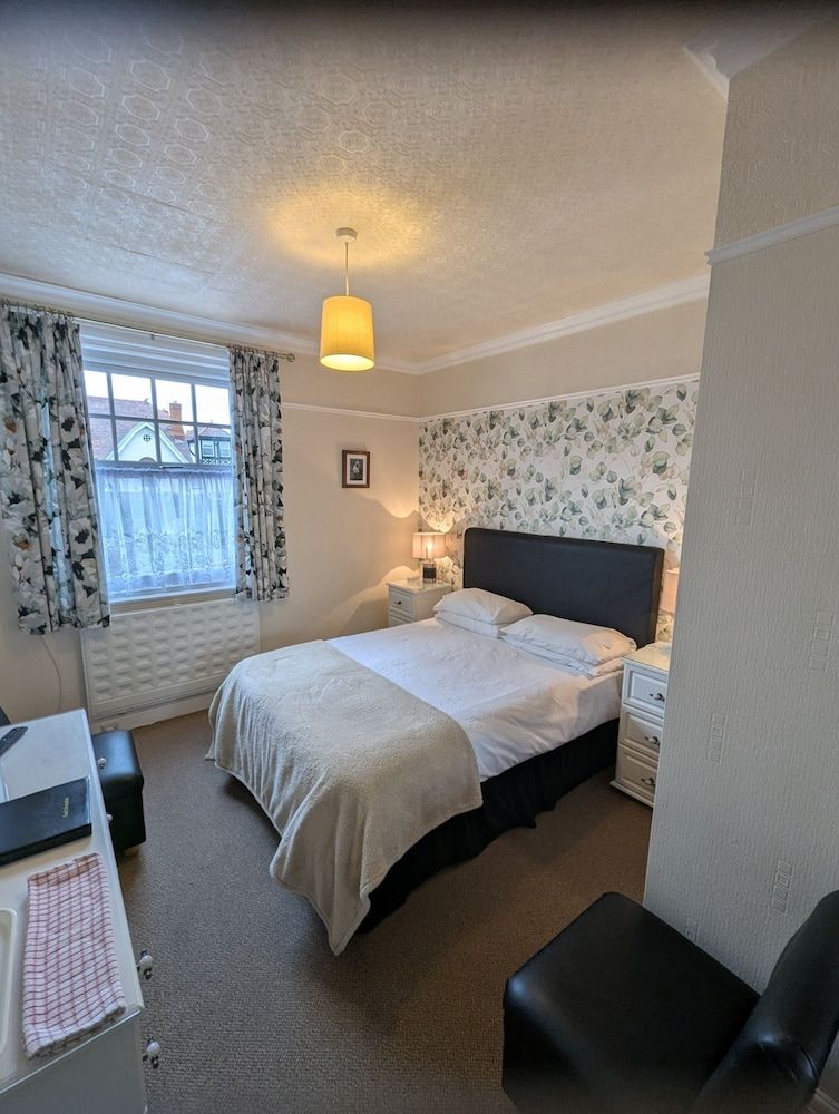 Standard Double Room, Ensuite (Rhuddlan)