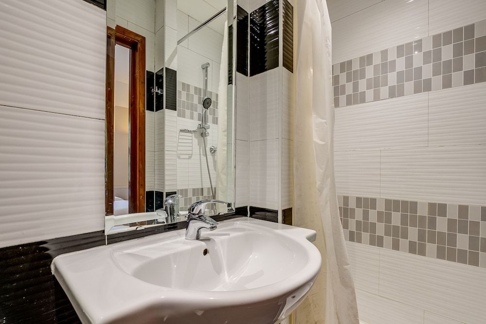 London Star Hotel Standard Triple Room 4