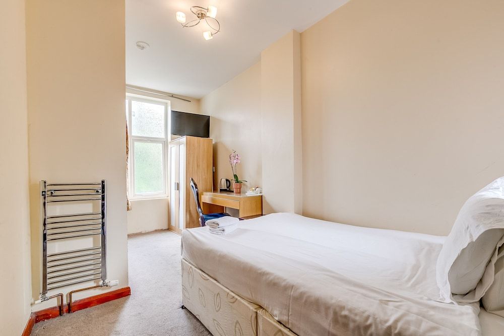 undefined London Star Hotel 8