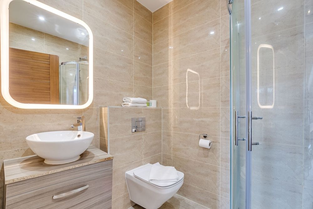 undefined London Star Hotel 10