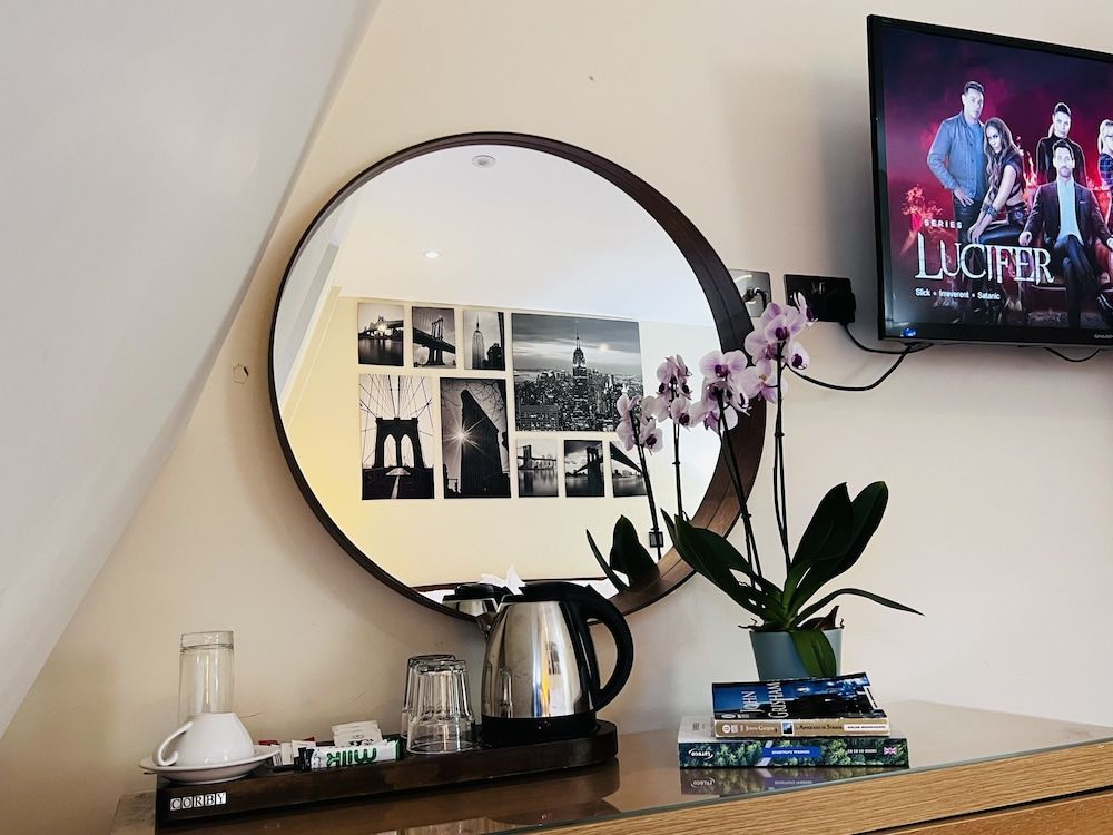 undefined London Star Hotel 5