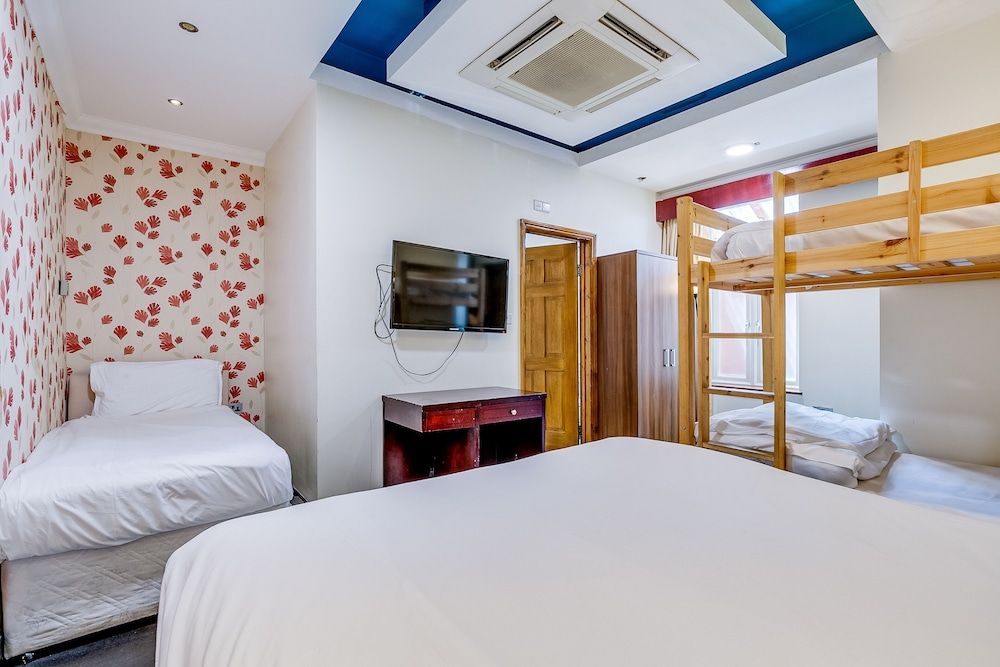 undefined London Star Hotel 5