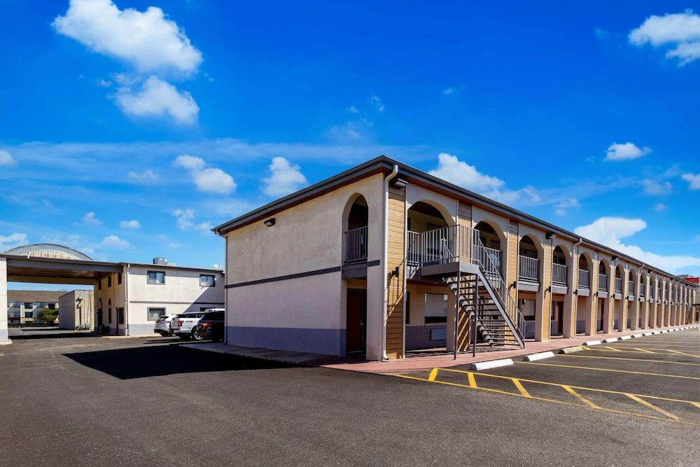 undefined Signature Inn Houston Galleria 5