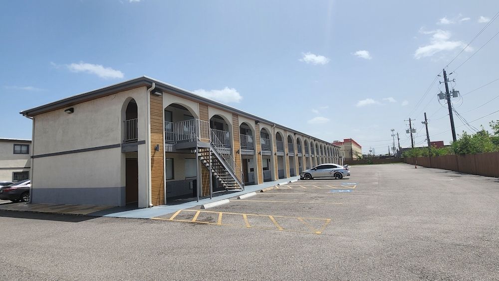 undefined Signature Inn Houston Galleria 4