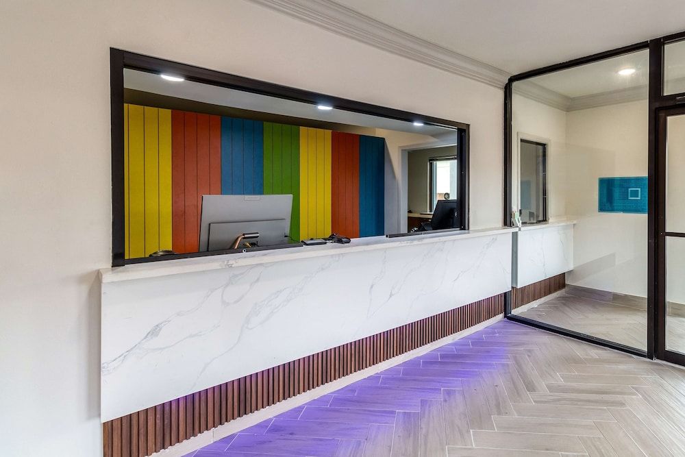 undefined Signature Inn Houston Galleria 10