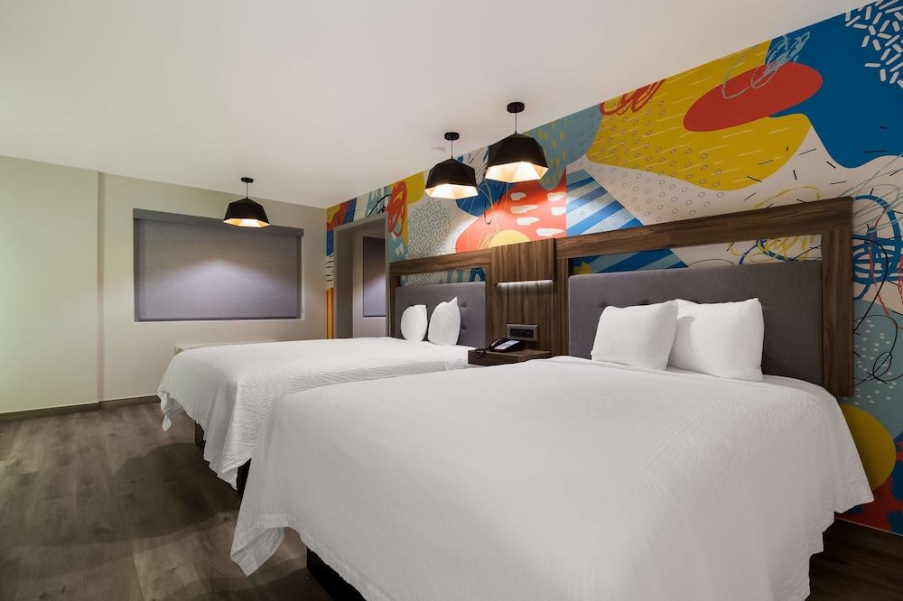 undefined Signature Inn Houston Galleria