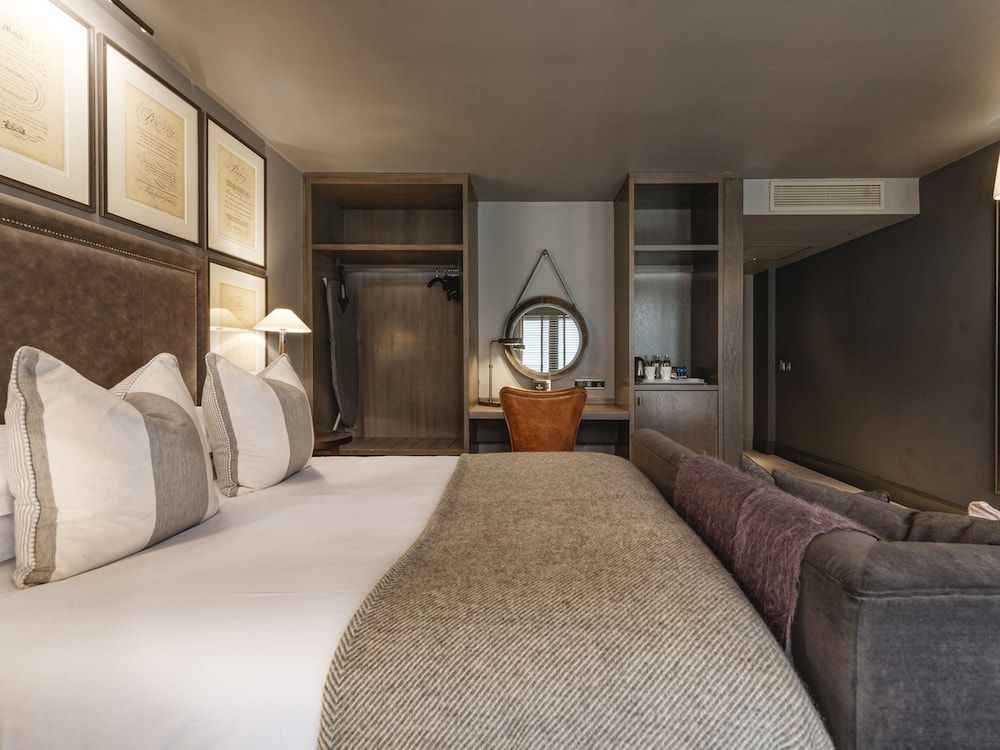 Dakota Glasgow Classic Double Room 2