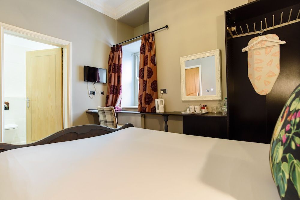 Jolyon's Boutique Hotel Economy Double Room (Room 7) 2