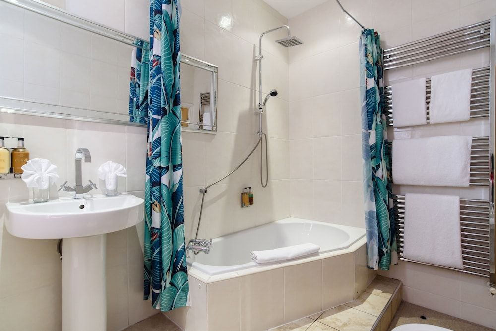 Jolyon's Boutique Hotel Deluxe Double or Twin Room (Room 4) 10